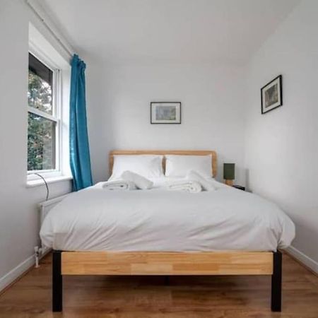 Quiet 4 Bedroom House Between Camden & Kings Cross ลอนดอน ภายนอก รูปภาพ