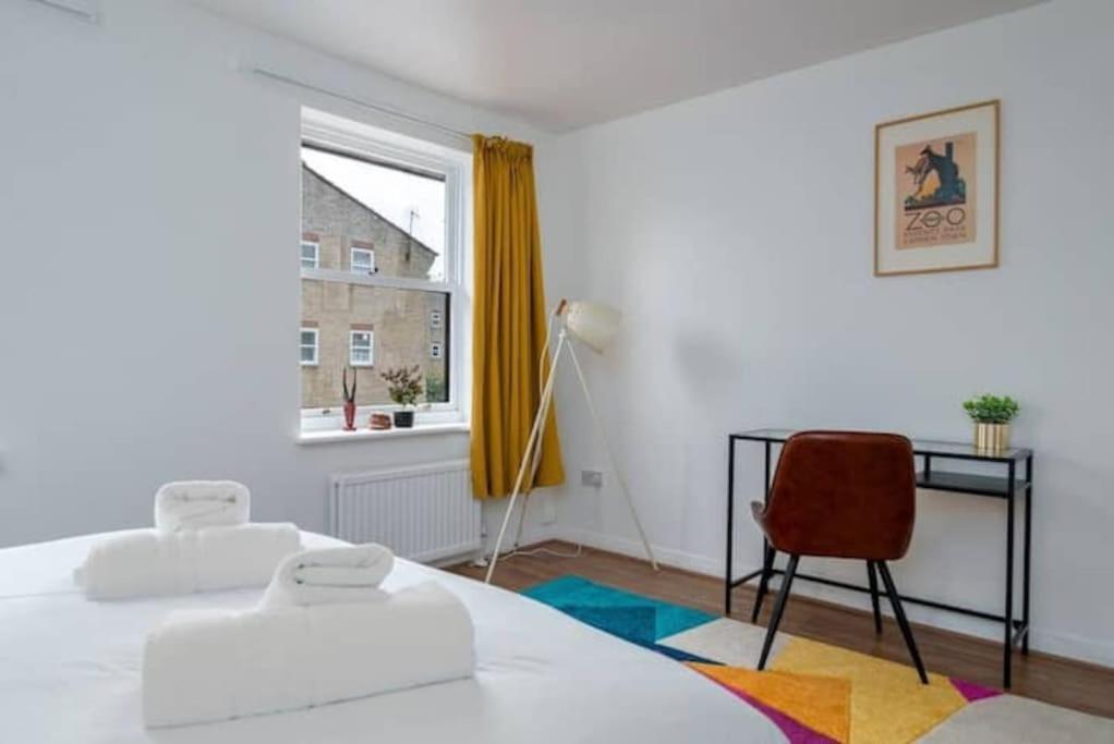 Quiet 4 Bedroom House Between Camden & Kings Cross ลอนดอน ภายนอก รูปภาพ