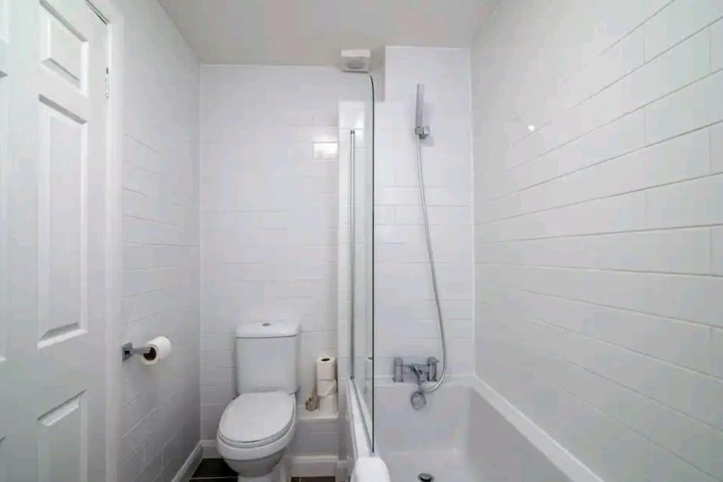 Quiet 4 Bedroom House Between Camden & Kings Cross ลอนดอน ภายนอก รูปภาพ