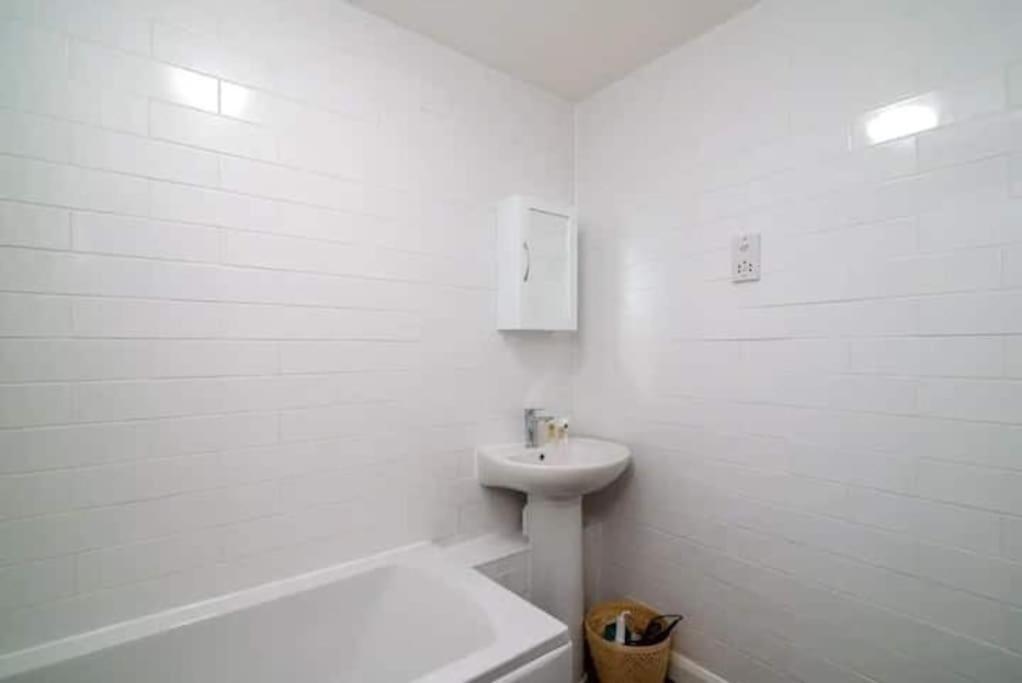 Quiet 4 Bedroom House Between Camden & Kings Cross ลอนดอน ภายนอก รูปภาพ