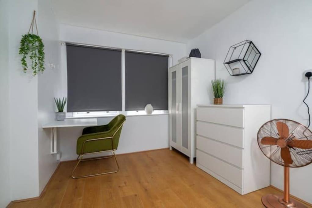 Quiet 4 Bedroom House Between Camden & Kings Cross ลอนดอน ภายนอก รูปภาพ