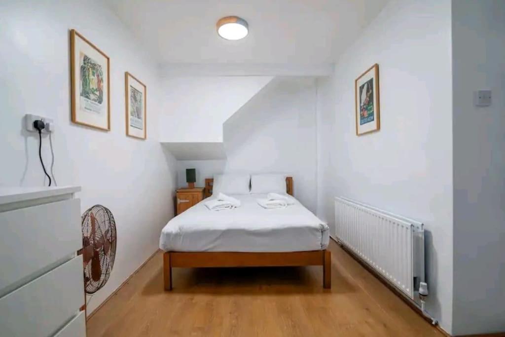 Quiet 4 Bedroom House Between Camden & Kings Cross ลอนดอน ภายนอก รูปภาพ