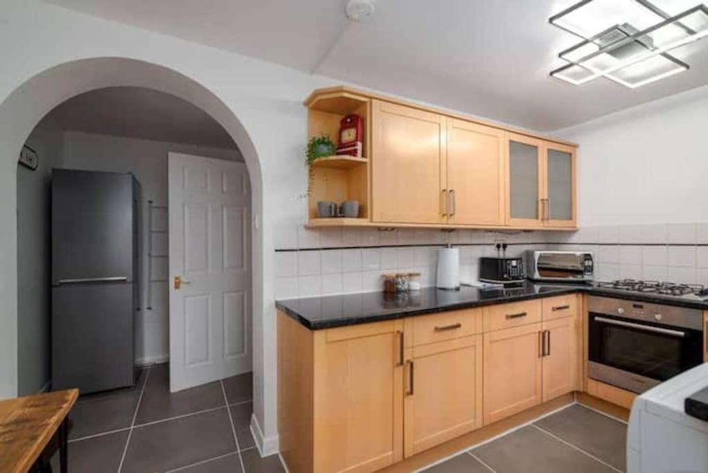 Quiet 4 Bedroom House Between Camden & Kings Cross ลอนดอน ภายนอก รูปภาพ
