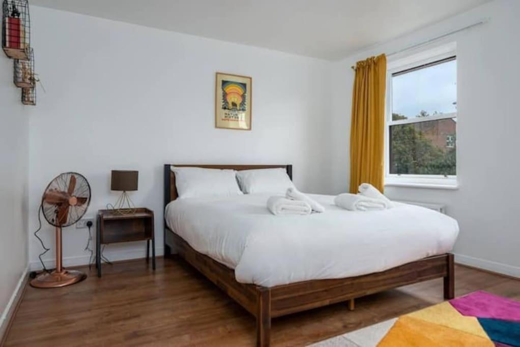 Quiet 4 Bedroom House Between Camden & Kings Cross ลอนดอน ภายนอก รูปภาพ